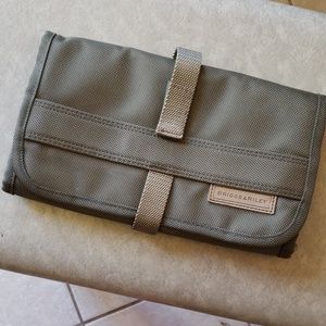 Briggs & Riley trifold travel toilety bag